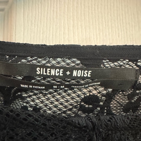 URBAN OUTFITTERS Silence + Noise Adelaide Asymmetrical Lace Top Size M - Picture 6 of 6
